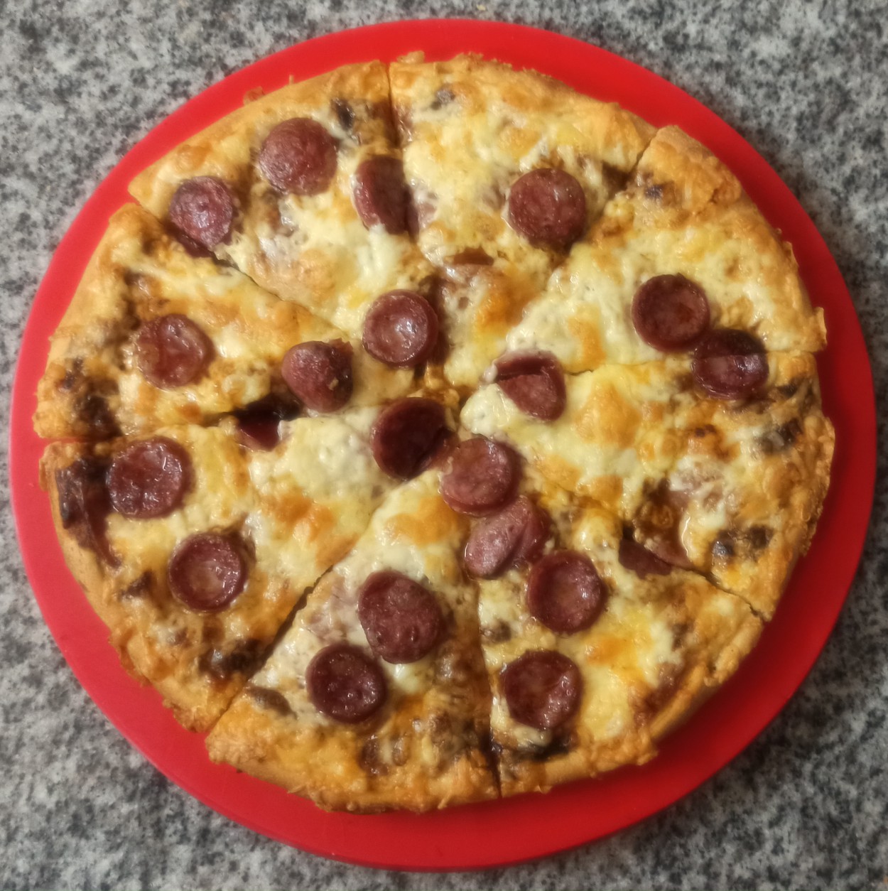 Πίτσα Μπάρμπεκιου Λουκάνικο